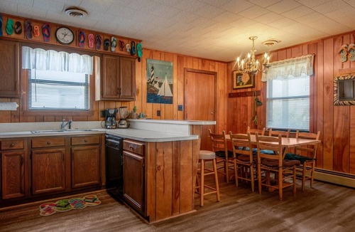 Nags Head House | 320 Dog-Friendly & Across from Beach Access!