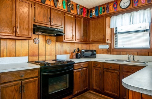 Nags Head House | 320 Dog-Friendly & Across from Beach Access!