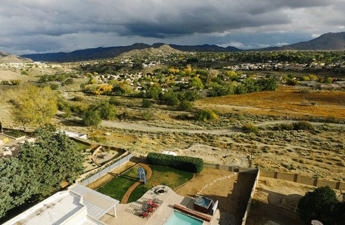 Albuquerque House | ⭐️3200ft🏊‍♂️Pool♨️Hot Tub🎱Billiards 🧳Sleeps 18 & Mtn Views🌄
