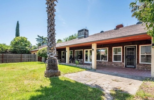 Sacramento House | 3216 Palmer St