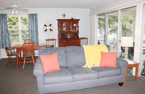 Ashville House | 3256 Chautauqua Ave, home