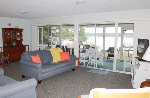 Ashville House | 3256 Chautauqua Ave, home