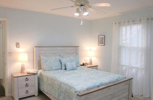 Ashville House | 3256 Chautauqua Ave, home