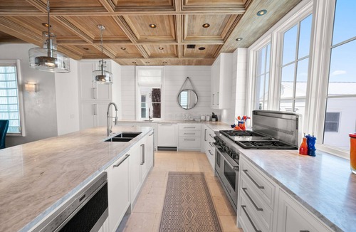 Sunnyside House | 328 Beachside Drive | Private Beach Access Retreat