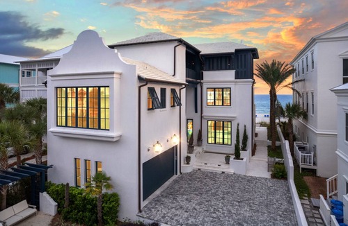 Sunnyside House | 328 Beachside Drive | Private Beach Access Retreat