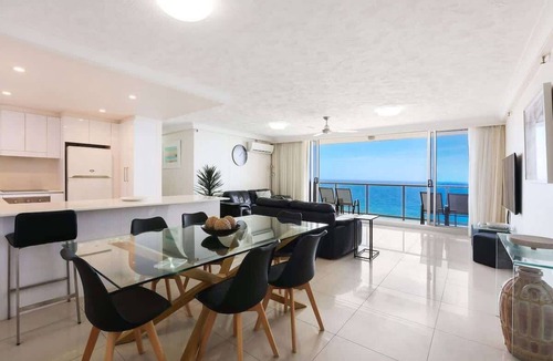 Surfers Paradise Apartment | 32B Peninsula Summary