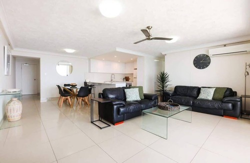 Surfers Paradise Apartment | 32B Peninsula Summary