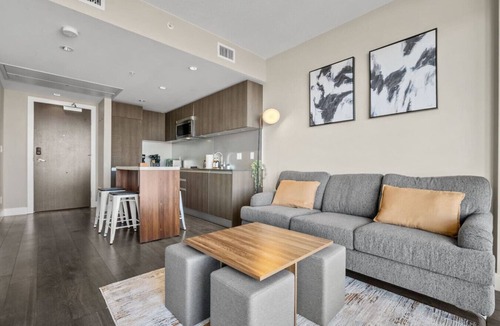 Victoria Park Apartment | 32nd FLoor | Gym | Pet Friendly | Heated Parking