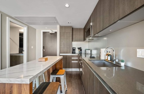 Victoria Park Apartment | 32nd FLoor | Gym | Pet Friendly | Heated Parking