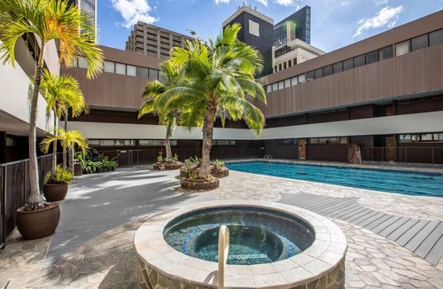 Downtown Honolulu Apartment | 32nd Floor Sky-High Honolulu Hideaway Suite | Free Parking