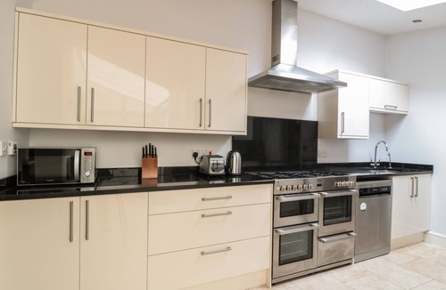 Upper Town Cottage | 33 Crescent Gardens