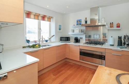 Dartmouth House | 33 Dart Marina