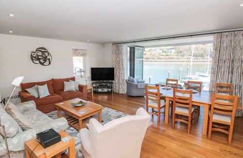 Dartmouth House | 33 Dart Marina