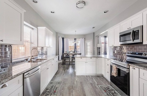 Baytown House | "33 Min to Downtown Houston: Spacious Serenity Retreat In Baytown"