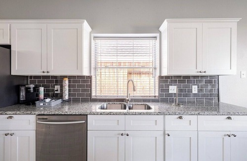 Baytown House | "33 Min to Downtown Houston: Spacious Serenity Retreat In Baytown"