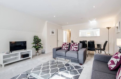 Leatherhead Apartment | 33 RSQ - 2 bedroom apartment