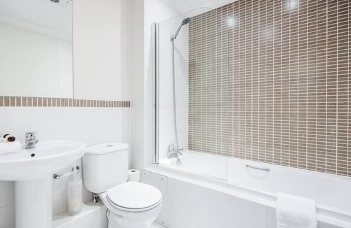 Leatherhead Apartment | 33 RSQ - 2 bedroom apartment