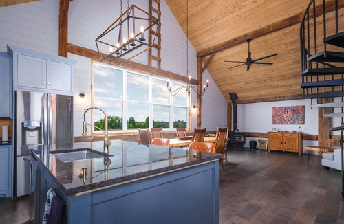 Adolphustown House | 33 Vines Winery & Vineyard