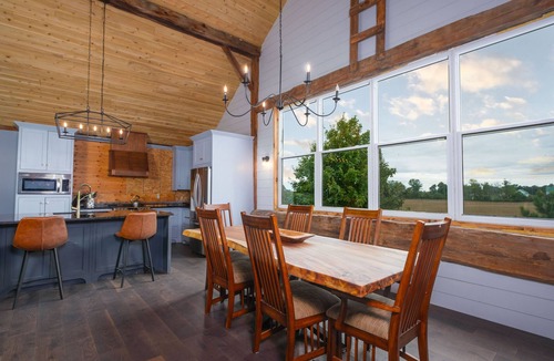 Adolphustown House | 33 Vines Winery & Vineyard