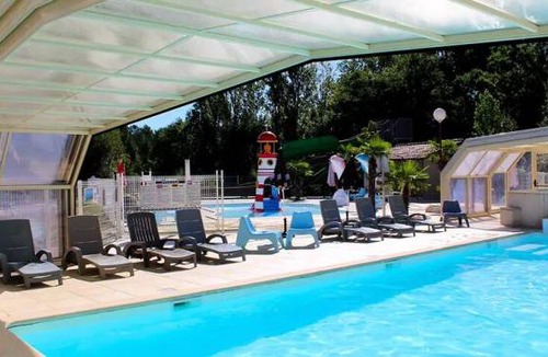 Saint-Laurent-de-Medoc RV Rental | 330 ft² Mobile home