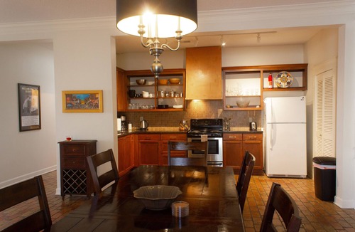 Medical District Apartment | 3300 SF 4BR/3Bth Pet-Friendly Loft 2 blks from Sun Studio has HUGE Rooftop Deck