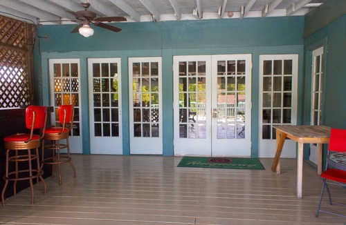 Medical District Apartment | 3300 SF 4BR/3Bth Pet-Friendly Loft 2 blks from Sun Studio has HUGE Rooftop Deck