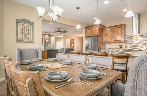 Paradise Hills Civic House | 3300SF of Modern Luxury - Spa/Work Space/Gym/Game Room - Pet Friendly!