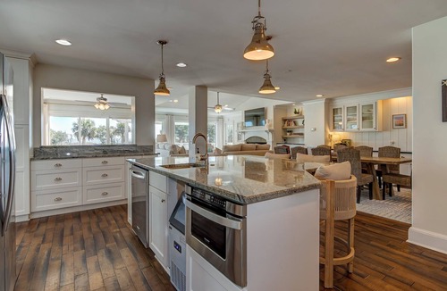 Isle of Palms House | 3302 Palm- OCEAN FRONT, POOL, ELEVATOR, FIRE PIT, PUTTING GREEN ⛳️