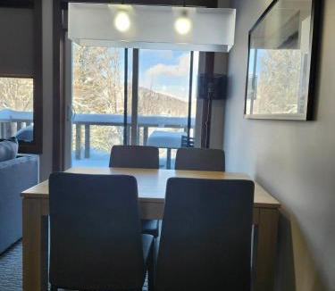 Lac Superieur Village Apartment | 3306 Studio, Condo sur le Lac