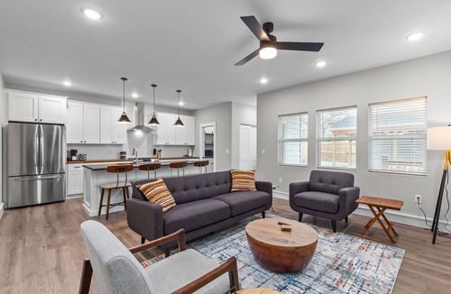 The Gate Cottage | 3323: Uptown Elegant Escape by JZ Vacation Rentals