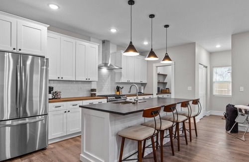 The Gate Cottage | 3323: Uptown Elegant Escape by JZ Vacation Rentals