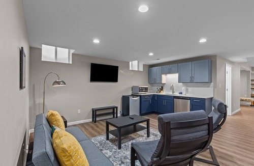 The Gate Cottage | 3323: Uptown Elegant Escape by JZ Vacation Rentals
