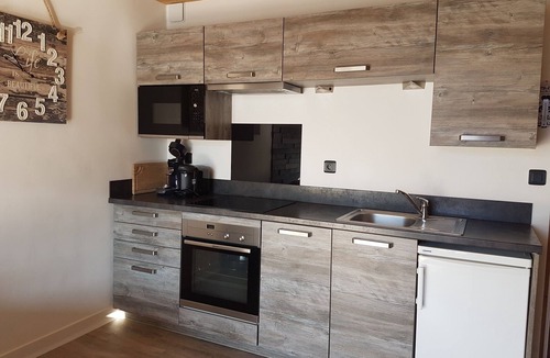 Venosc Apartment | 33m2 apartment with modern mountain decor garage