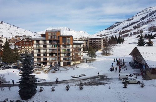 Venosc Apartment | 33m2 apartment with modern mountain decor garage