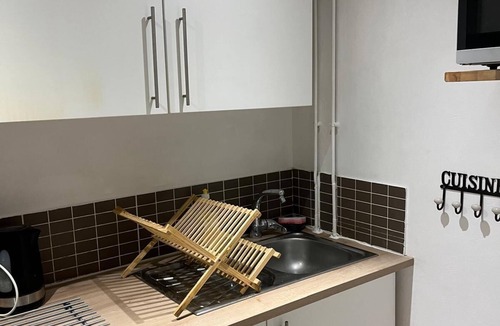 Rueil-Malmaison Apartment | 33m² studio, fully equipped, refurbished, very quiet, close to RER Rueil 2000