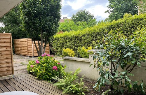 Rueil-Malmaison Apartment | 33m² studio, fully equipped, refurbished, very quiet, close to RER Rueil 2000