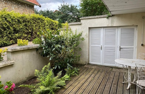 Rueil-Malmaison Apartment | 33m² studio, fully equipped, refurbished, very quiet, close to RER Rueil 2000