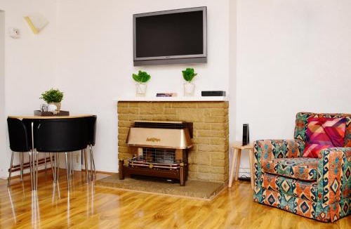 Stanwell House | 33SM Dreams Unlimited Serviced Accommodation- Staines - Heathrow