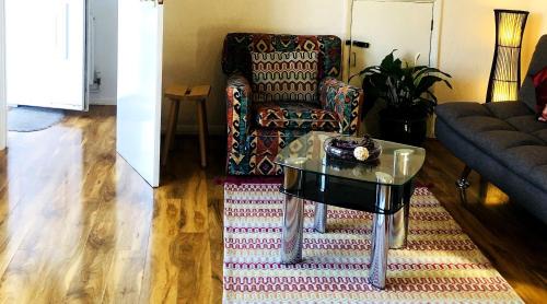 Stanwell House | 33SM Dreams Unlimited Serviced Accommodation- Staines - Heathrow