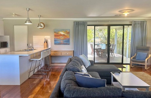 Sandy Point House | 34 Ash Ave