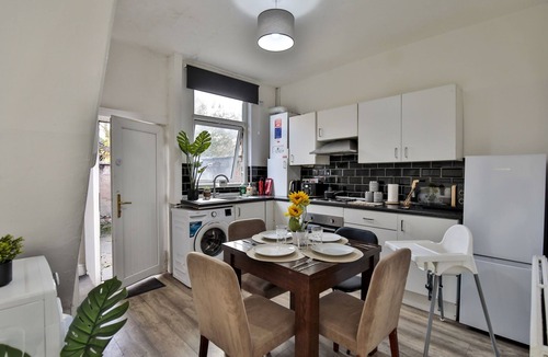 Eccles House | 34 Athol Street House