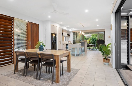 Mount Coolum House | 34 Boardrider Crescent