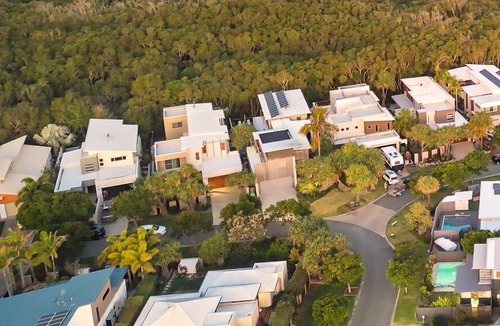 Mount Coolum House | 34 Boardrider Crescent