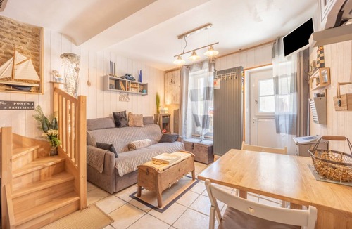 Saint-Regnobert-de-la-Cote-de-Nacre House | 34 m² House ∙ 2 bedrooms ∙ 4 guests