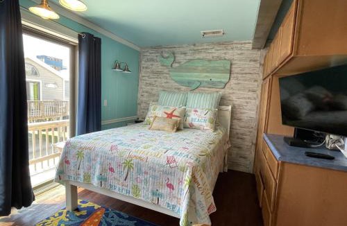 Hatteras Apartment | 34 SAILING IN A GALE