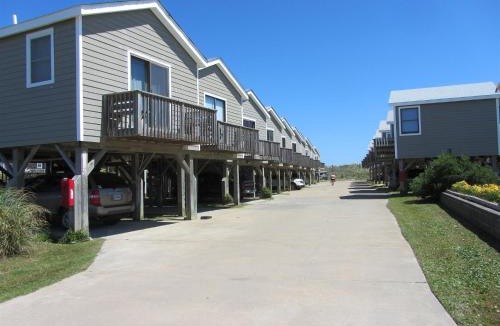 Hatteras Apartment | 34 SAILING IN A GALE