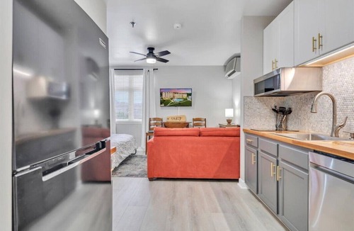 Smith Mountain Lake Apartment | #3402 - Studio Suite - Mariners Landing
