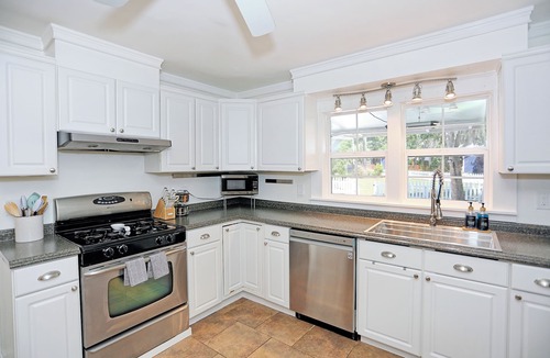 Thunderbolt House | 3403 Bannon