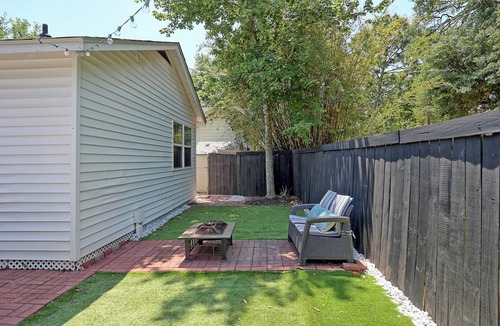 Thunderbolt House | 3403 Bannon