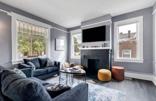 Hampton House | 341 2-homes that sleep 16
